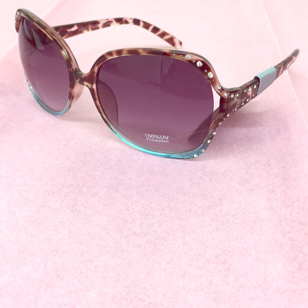 Ladies Rhinestone sunglasses NWT